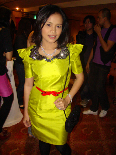 yello3