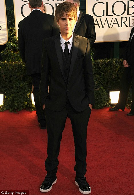 justin bieber at the golden globes pictures