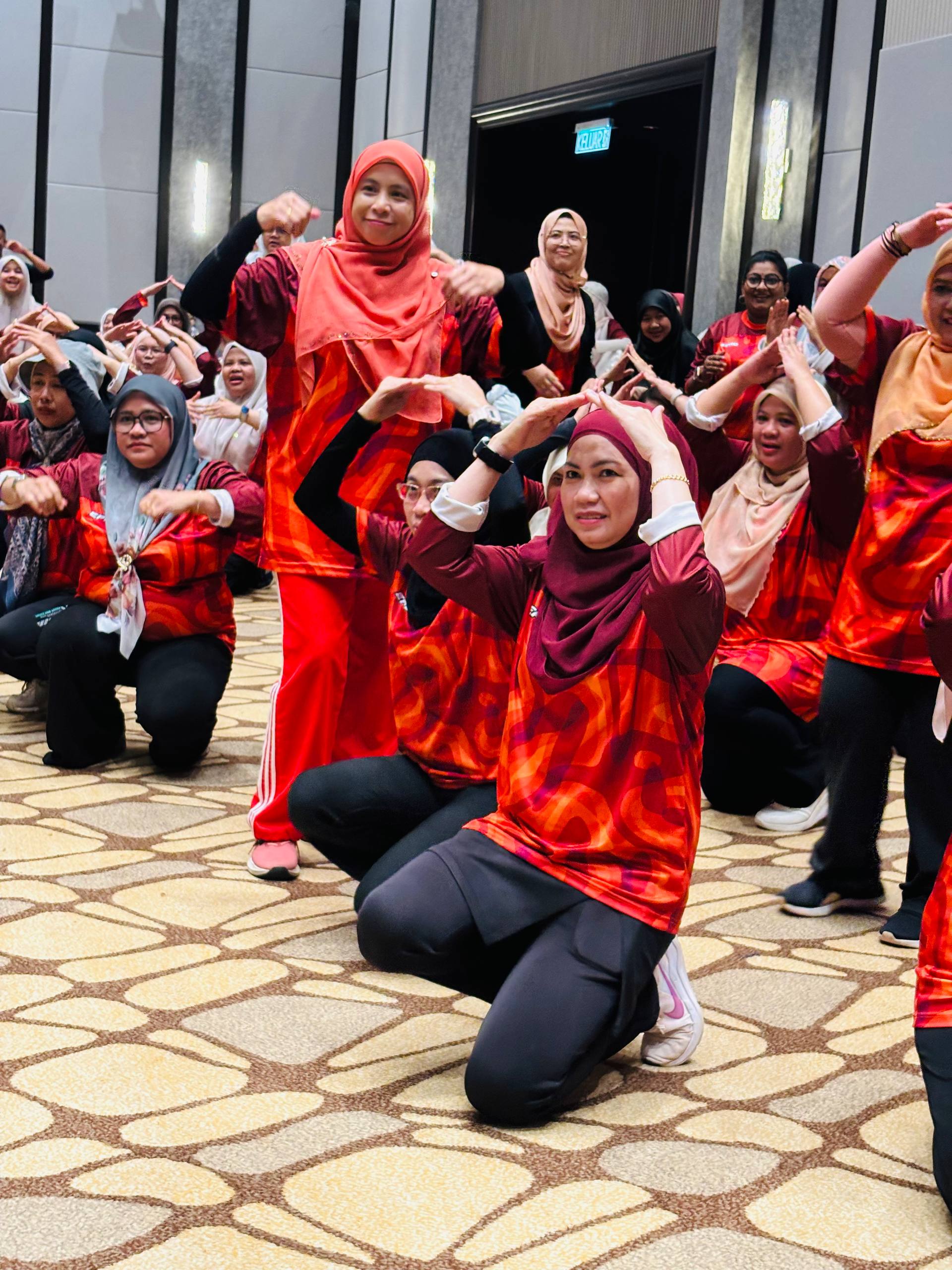 photo_6096136951015607560_w