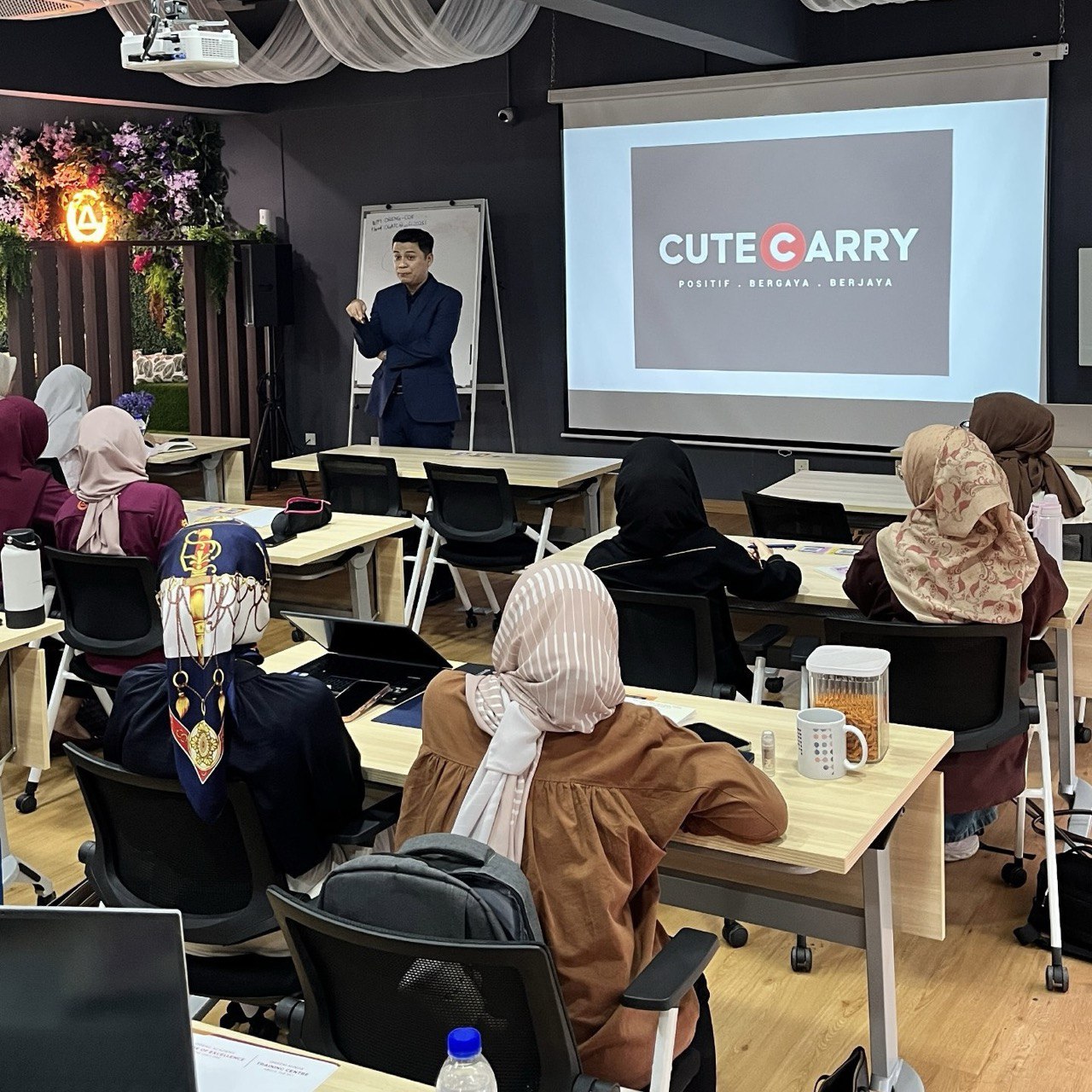 photo_6107154250799451619_y