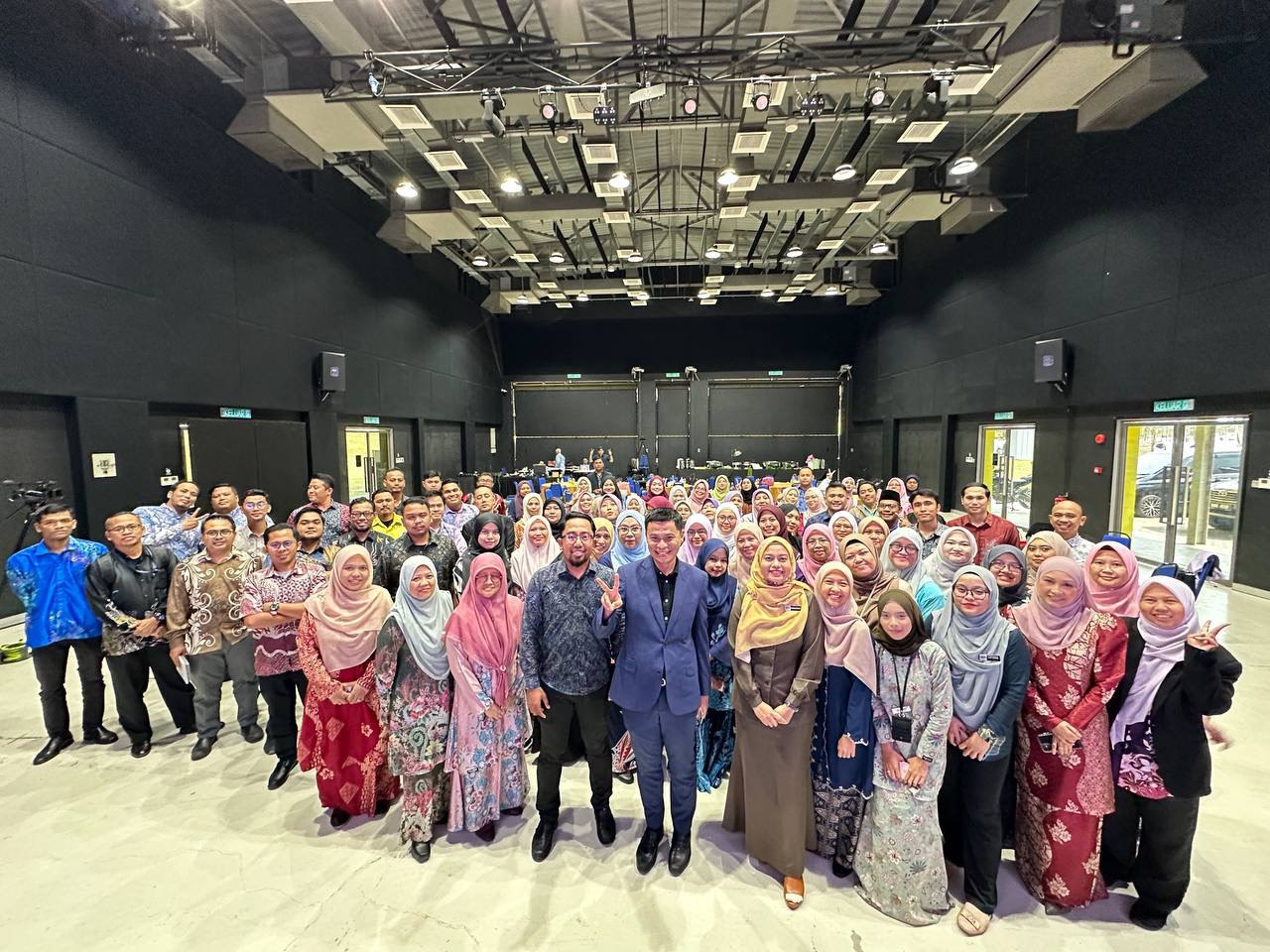 photo_6123120233376582946_y