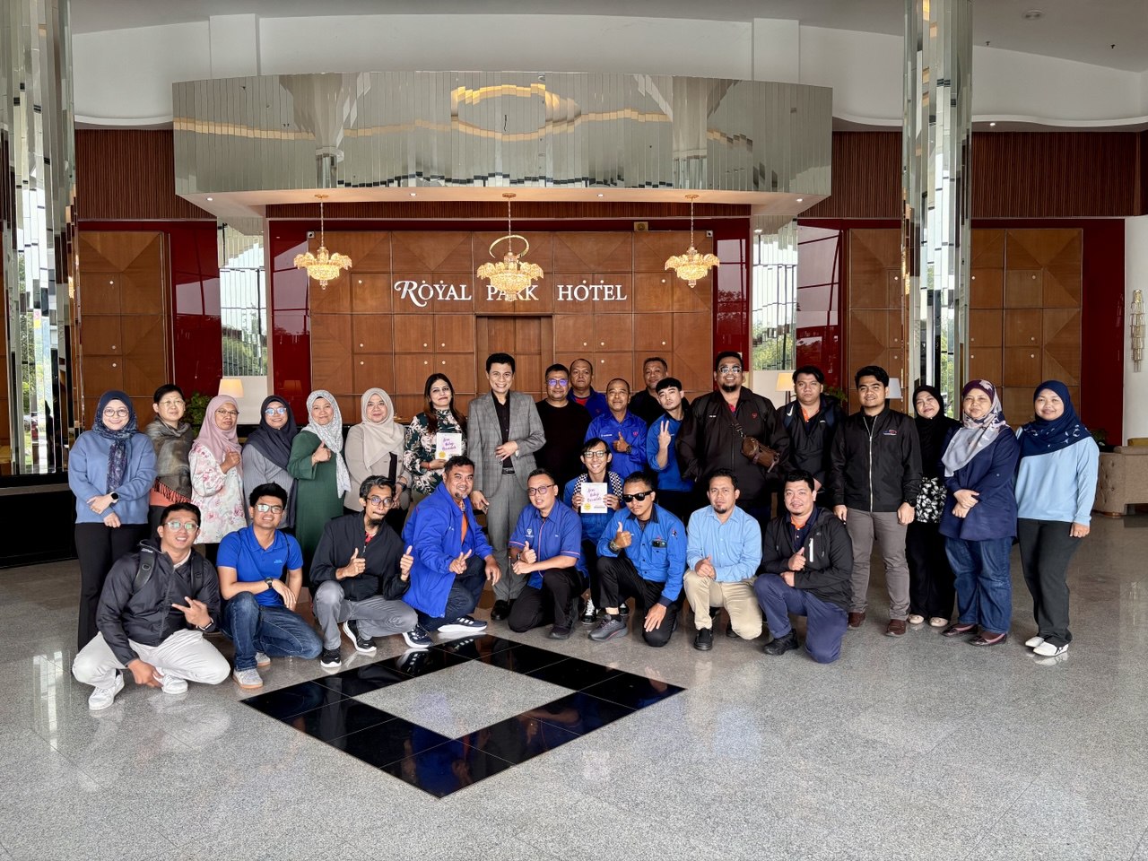 photo_6124928646536432993_y