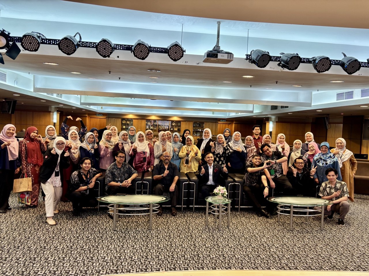 photo_6127180446350118609_y