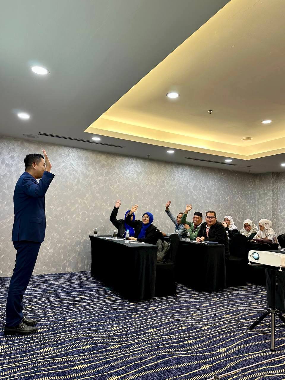 photo_6055551524408069326_y