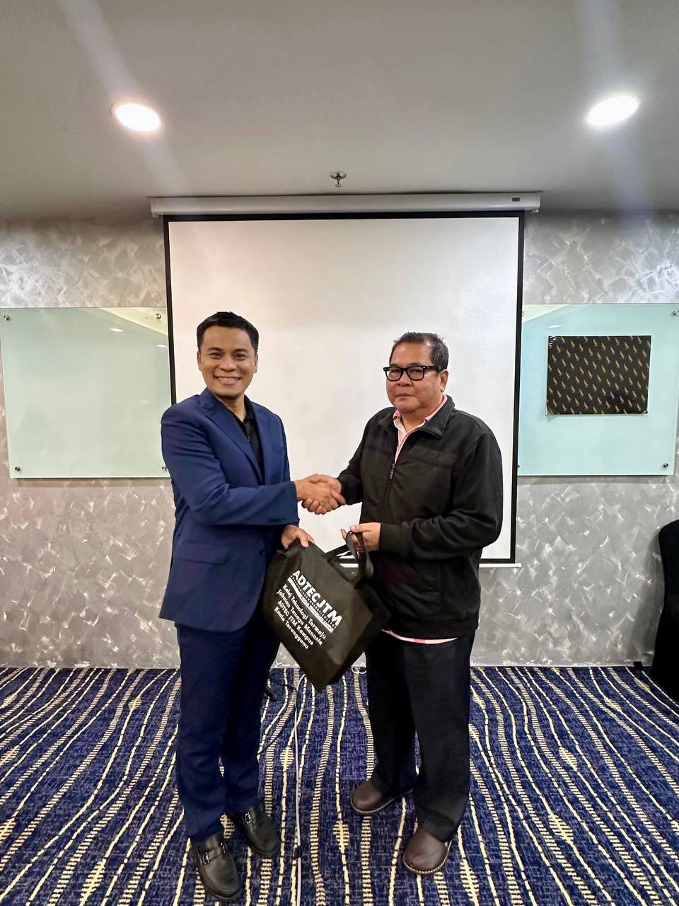 photo_6055551524408069331_y